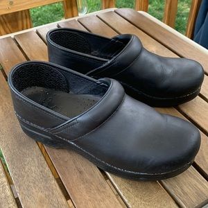 Dansko, 38 Narrow, Black Oiled Leather